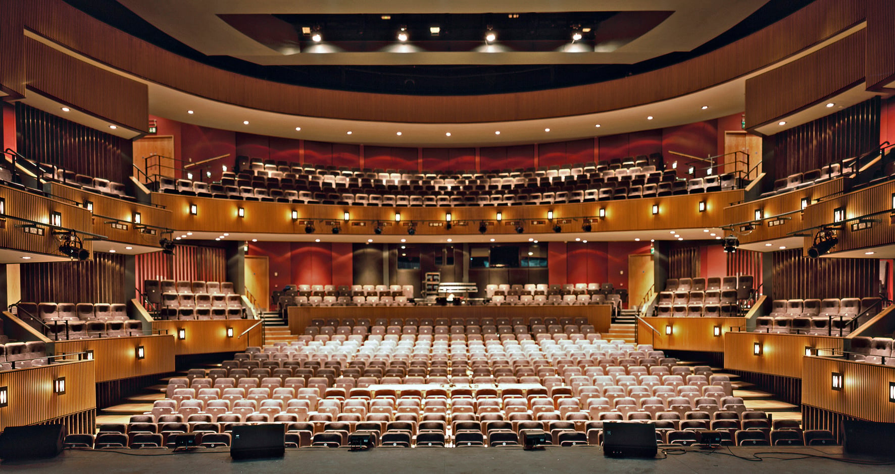 Grove_Theatre_Dunstable.jpg